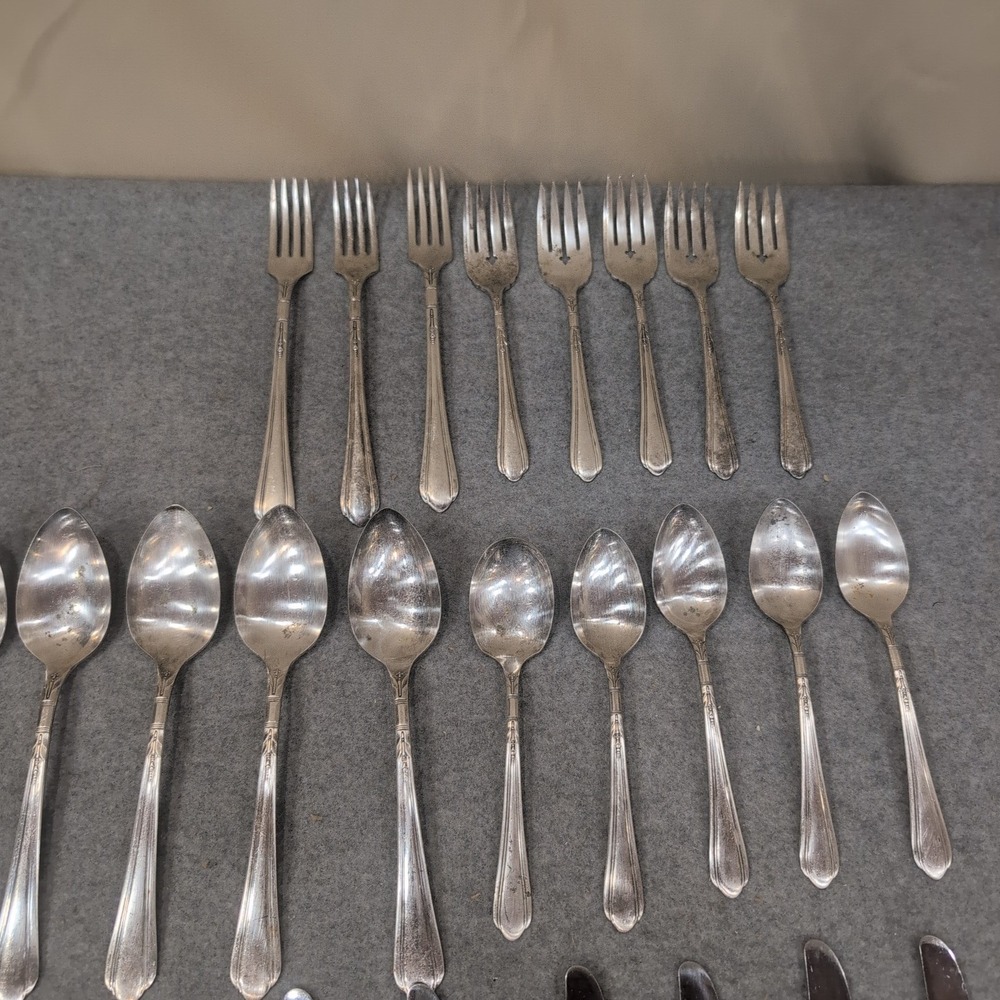 Oneida Community Tudor Plate Silver Plated Flatware Set 25 Pieces Floral Scroll - Picture 3 of 7